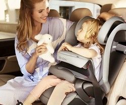 CYBEX Gold 2-in-1 Kinder-Autositz Pallas S-Fix mit Kind