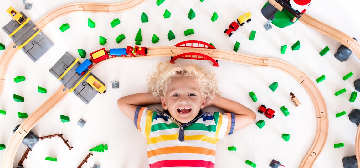 Holzeisenbahn Eisenbahn Kinder Zug Spielzeug mit Bateriebetriebene Loko 